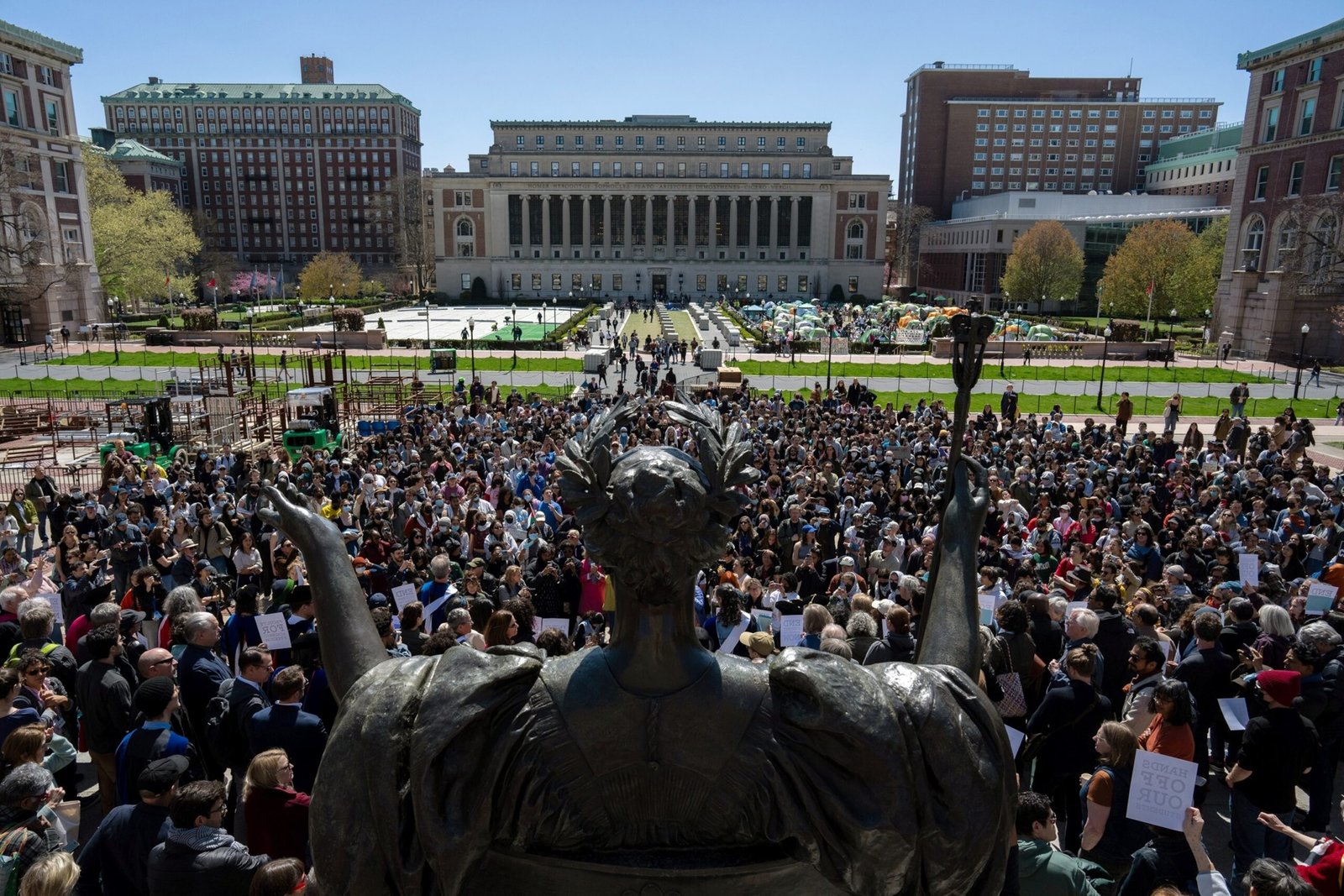 Columbia University gives to the Trump Administration demands after the threat of retaining funds