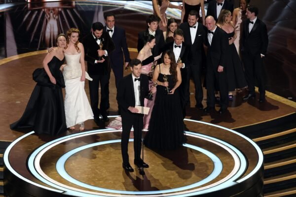 Photo: The cast and team accept the best image award for "Aor" On stage during the 97th Annual Oscar at the Dolby Theater, on March 2, 2025, in Hollywood, California.