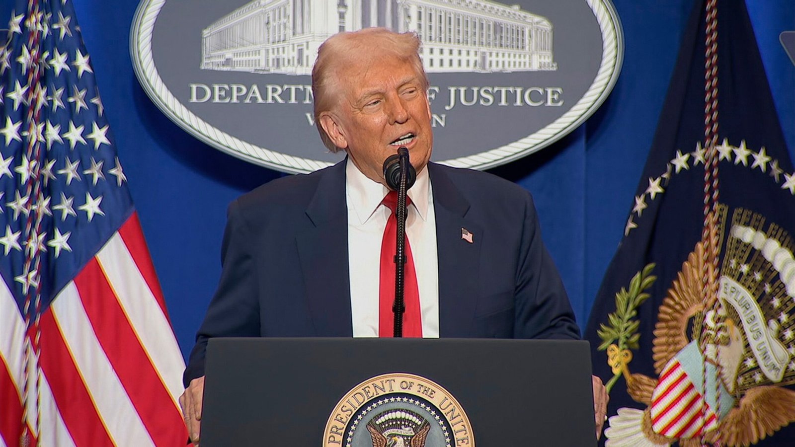 Trump criticizes the prosecution, promotes on January 6 of the hostages during the visit to the Department of Justice