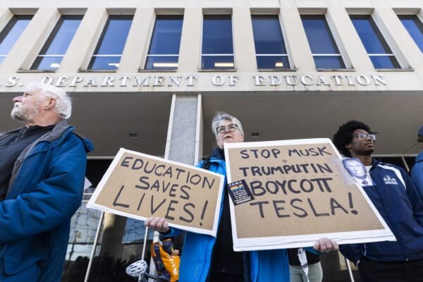 Trump hoped to sign the order of destruption of the Department of Education, the sources say