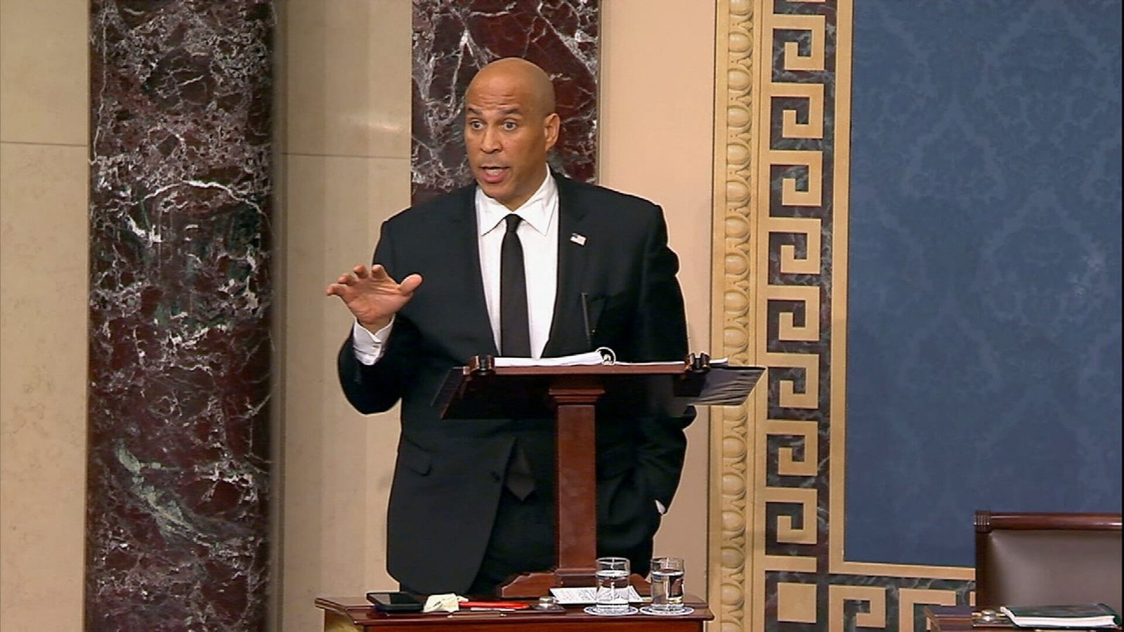 Senator Cory Booker breaks the Senate record with the 24 -hour speech of the marathon that protests Trump and musk