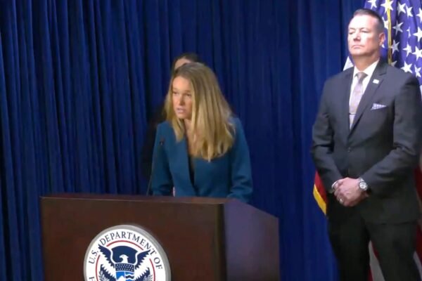 Judge DHS’s rules violated the court order by deporting 8 migrants to South Sudan Photo: Assistant National Secretary of National Security Tricia McLaughlin and the interim director of ICE Todd Lyons speak in a presierman on May 21, 2025.