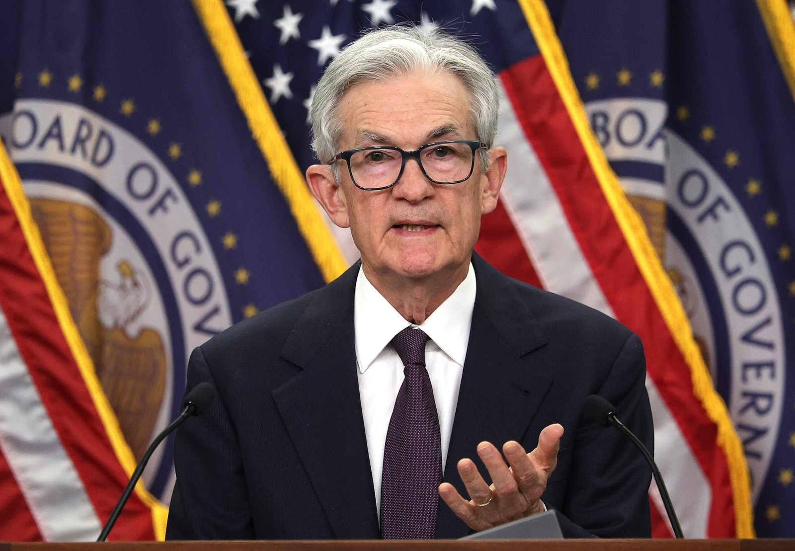 Fed has stable interest rates, challenging Trump