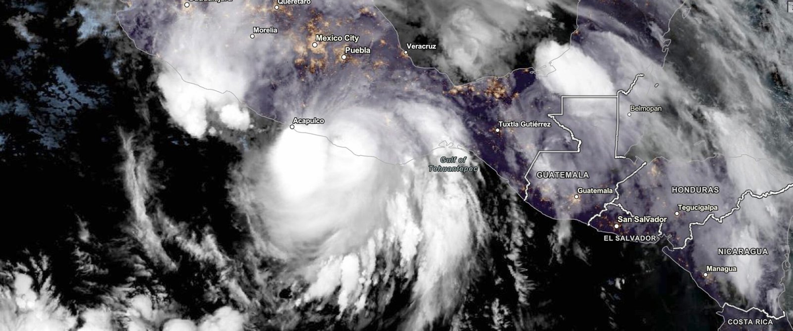 Hurricane Erick hits Mexico's Pacific coast like a powerful cat storm 3