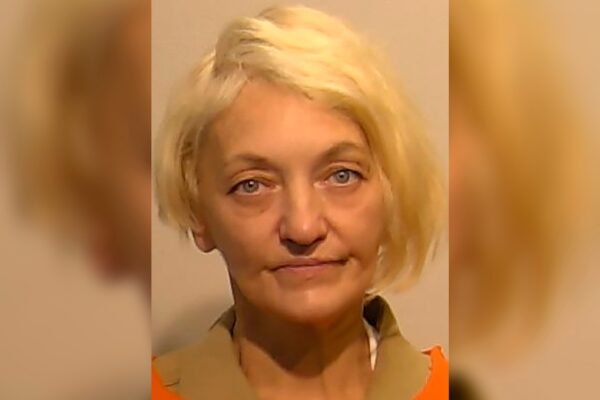 Woman who kept in flights to Paris condemned to the time served, year of supervised liberation