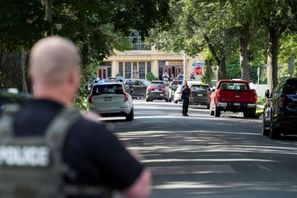 8 and 10 years dead, another 17 hurt in mass shots in the church of the Catholic School in Minneapolis