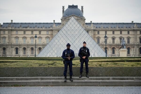 French Police Arrest Two Louvre Jewelry Theft Suspects Amid Manhunt