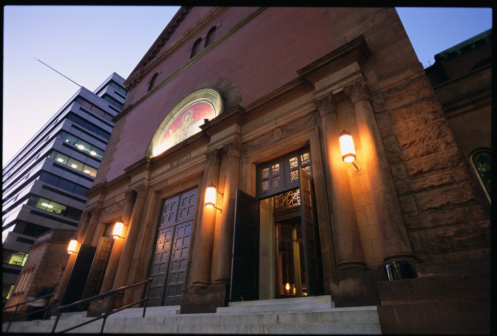 Man arrested outside Washington, DC, Cathedral allegedly had a Molotov cocktail: the police