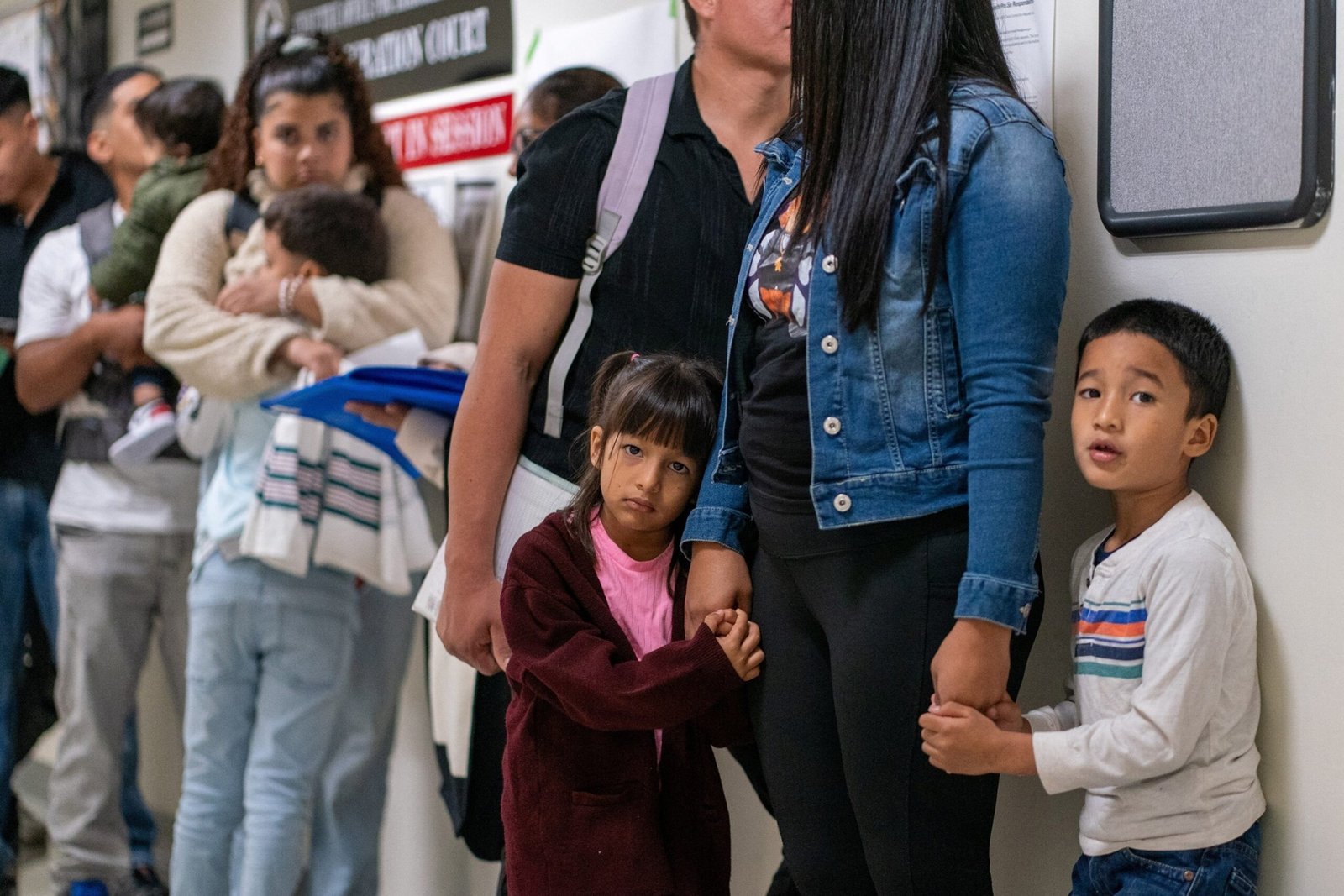 ICE to open call center to help track migrant children for removal